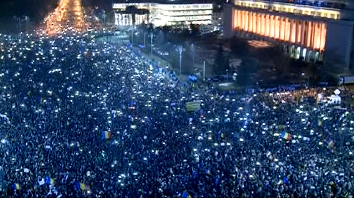 Proteste Piața Victoriei pro-UE. Jandarmii au aplicat amenzi